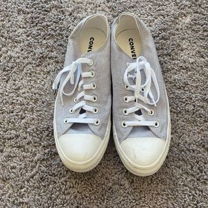 Like new converse low tops
